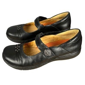 Unstructured Clarks Mary Jane Style Black Comfort Shoes Dark Academia Sz. 6.5 W